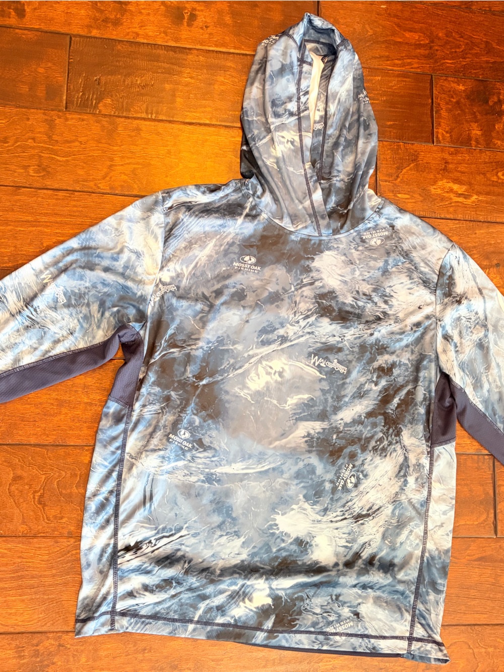 Mossy Oak Kids Marble-Print Hooded fishing Top in Blue and White